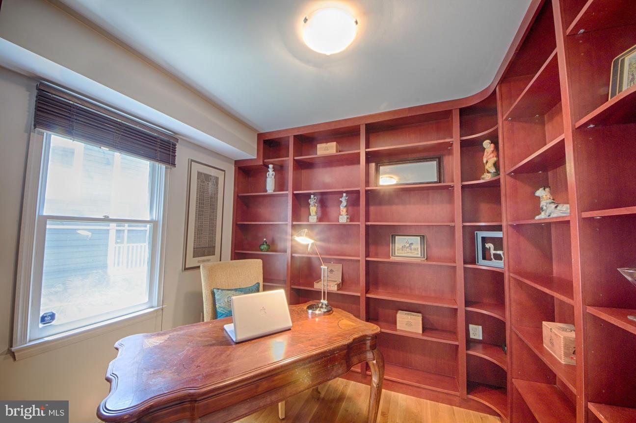 6308 Walhonding Road Bethesda, MD 20816 - Photo 10 of 22 Interior (General)