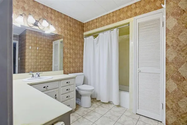 $275,000 | 1712 Charles Drive, Lake Charles, LA 70605