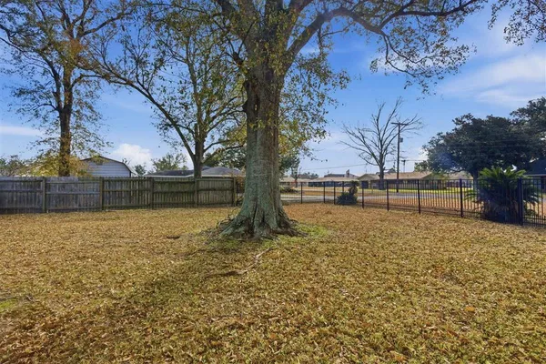 $275,000 | 1712 Charles Drive, Lake Charles, LA 70605