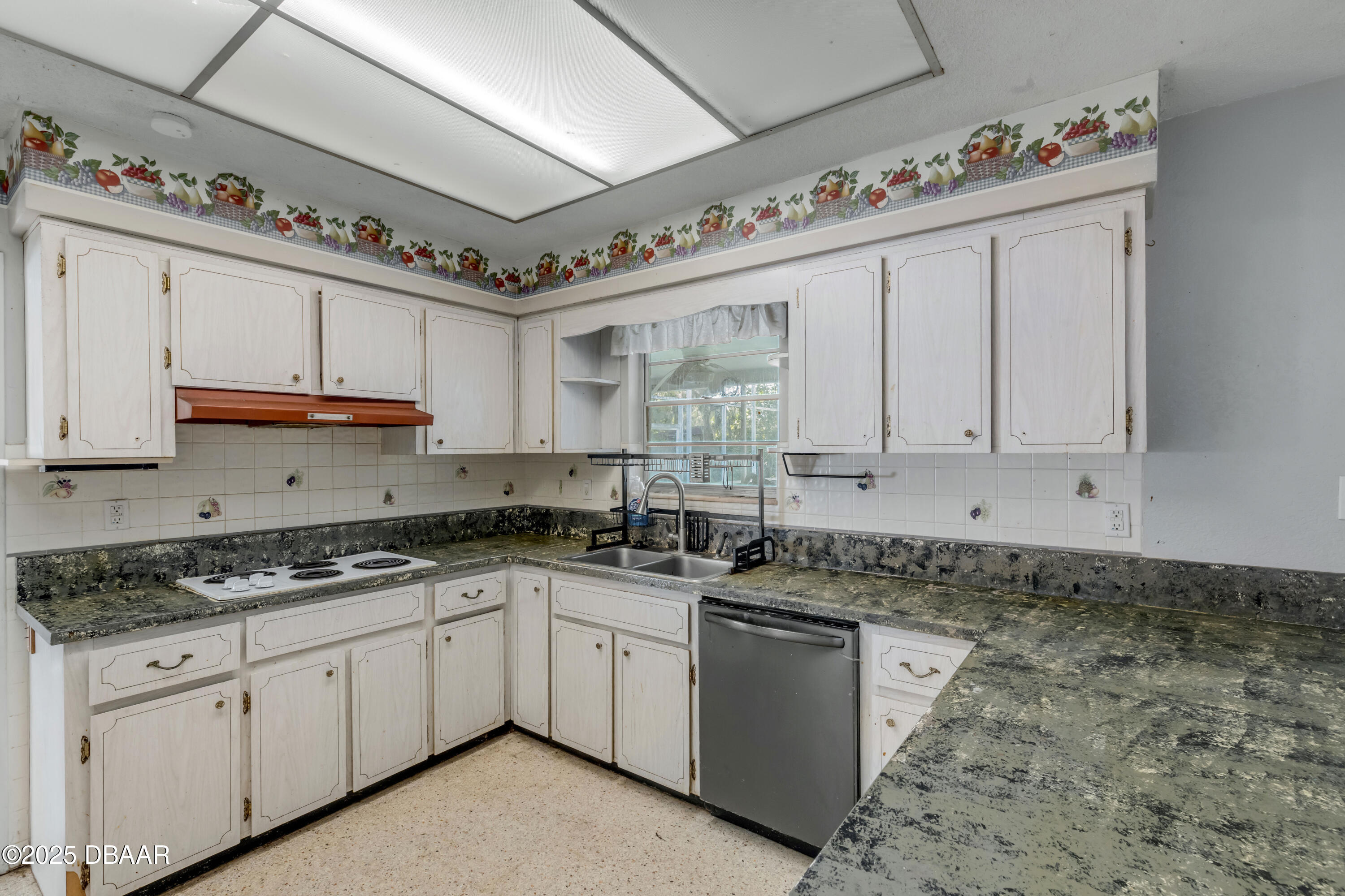 913 Valencia Road South Daytona, FL 32119 - Photo 13 of 30 b - Interior (8)