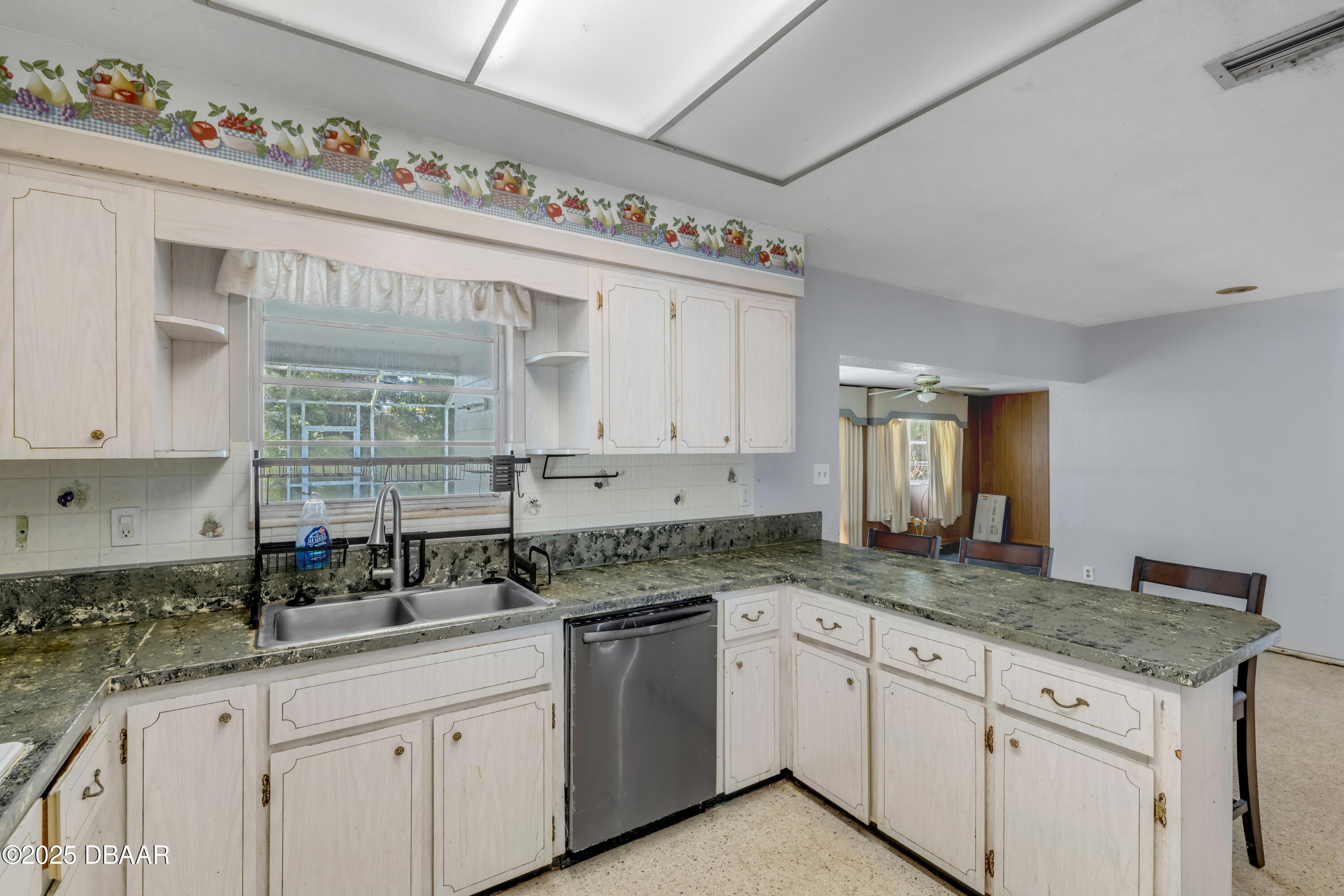 913 Valencia Road South Daytona, FL 32119 - Photo 14 of 30 b - Interior (9)