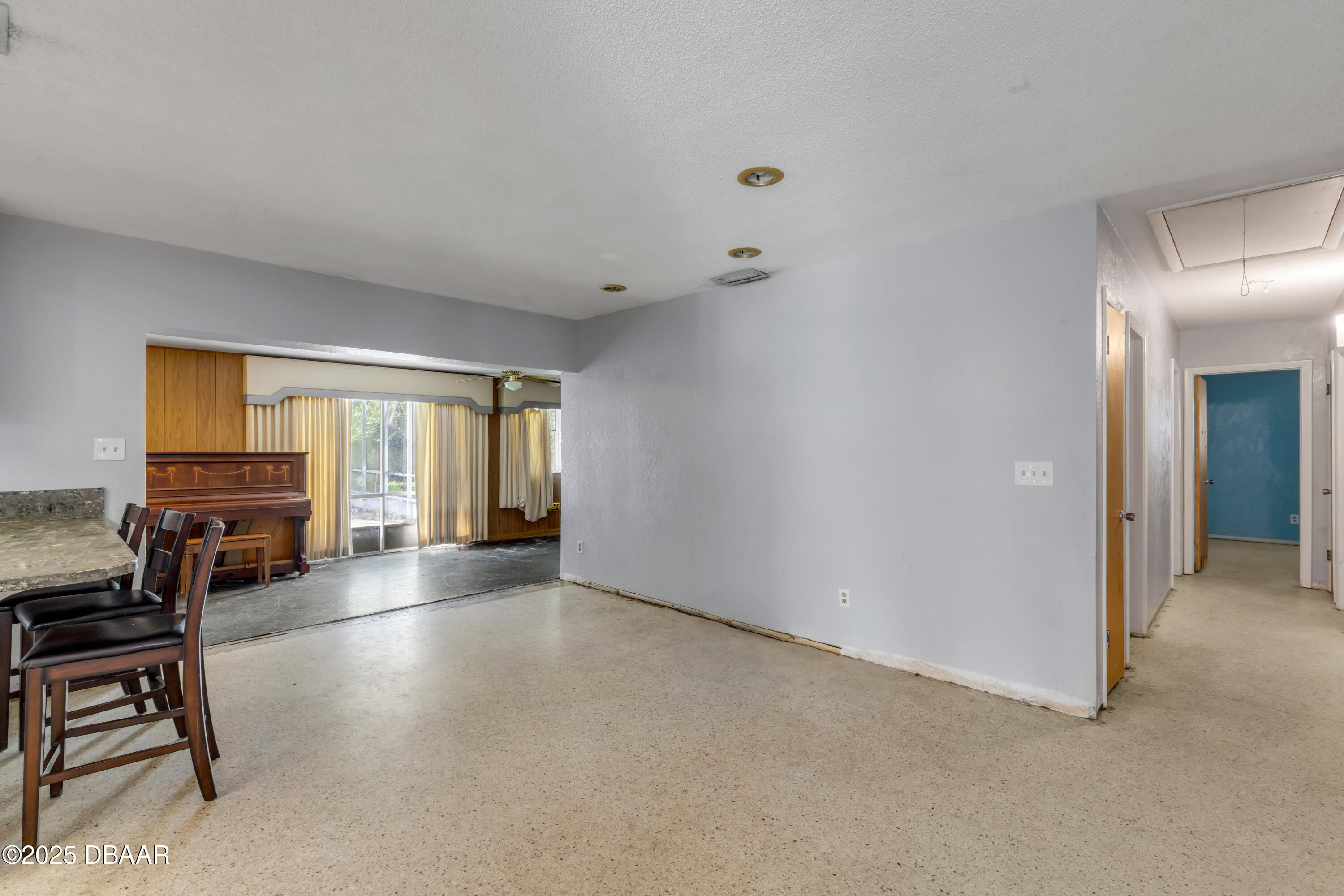 913 Valencia Road South Daytona, FL 32119 - Photo 15 of 30 b - Interior (10)