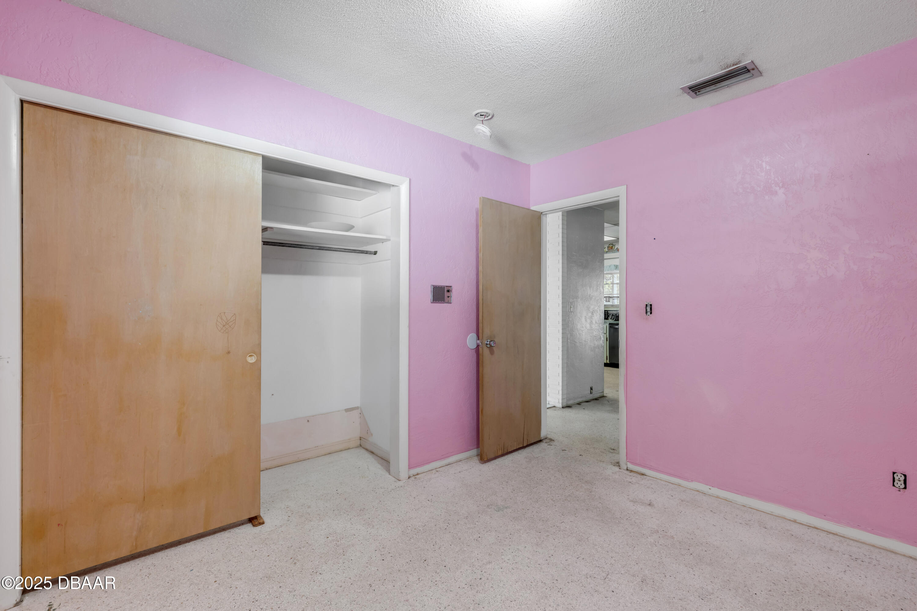 913 Valencia Road South Daytona, FL 32119 - Photo 19 of 30 b - Interior (14)