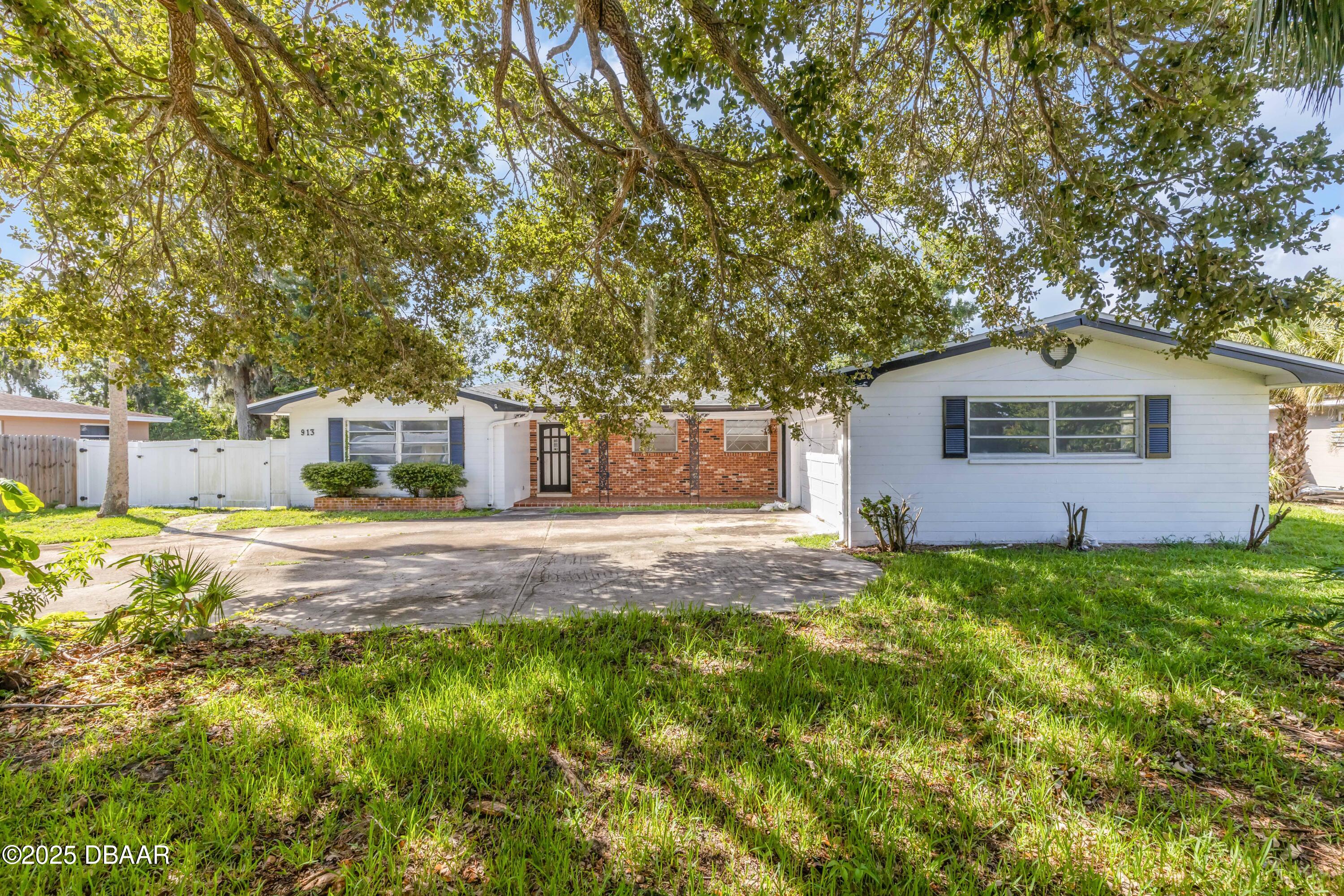 913 Valencia Road South Daytona, FL 32119 - Photo 4 of 30 a - Exterior (2)