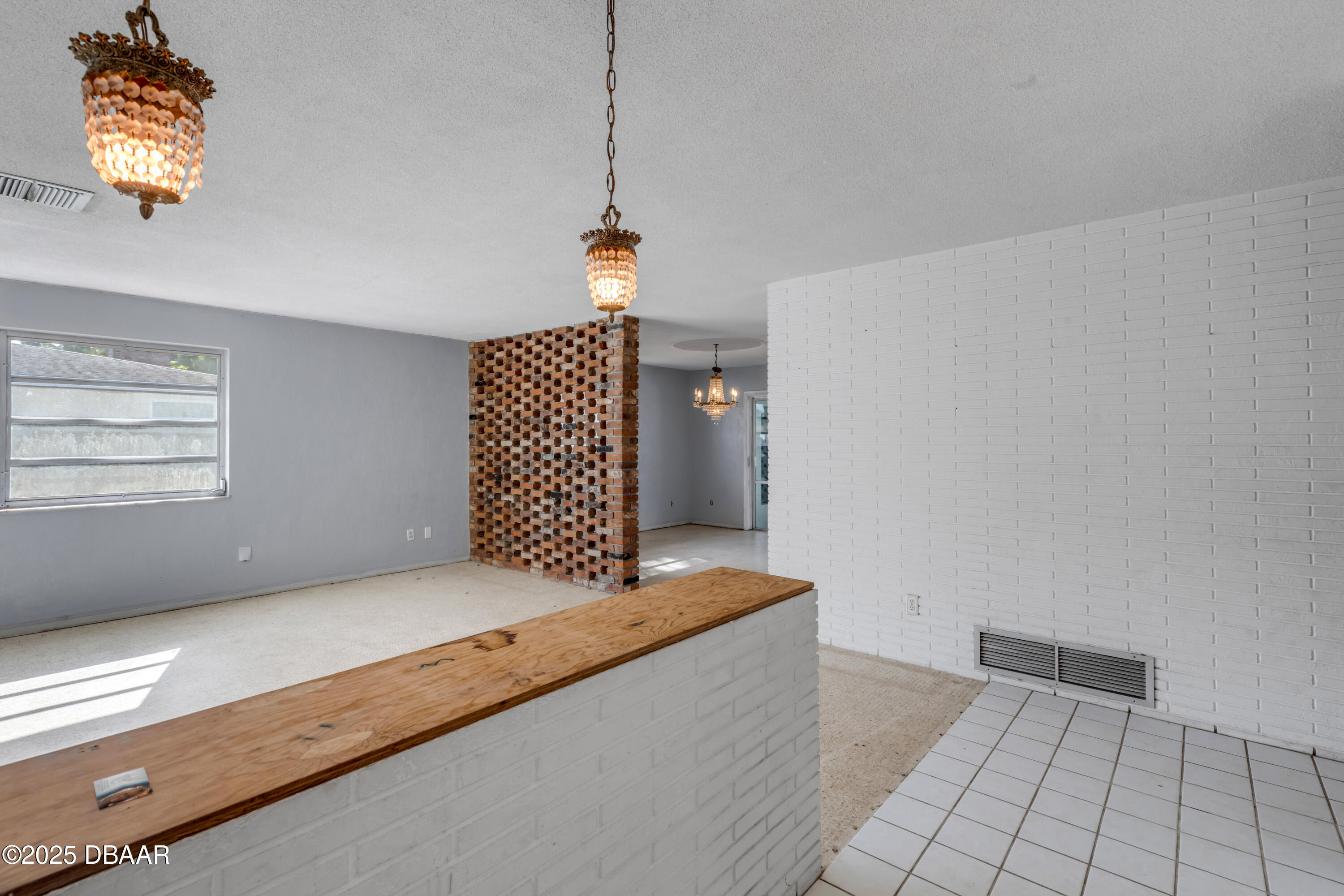 913 Valencia Road South Daytona, FL 32119 - Photo 6 of 30 b - Interior (1)