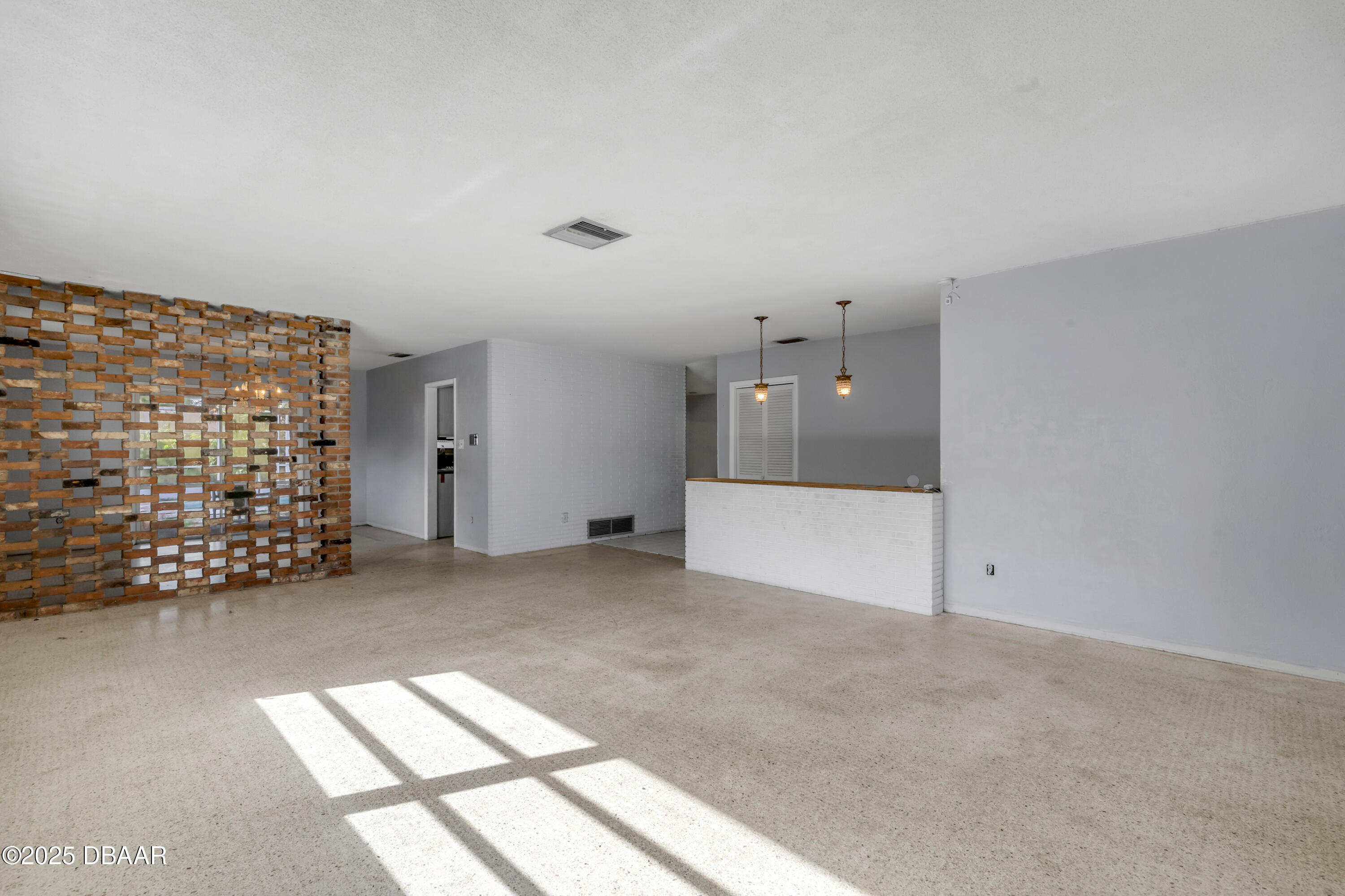 913 Valencia Road South Daytona, FL 32119 - Photo 9 of 30 b - Interior (4)