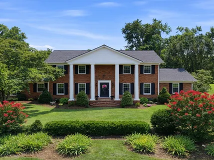 $749,900 | 1004 Longview Drive, Hendersonville, TN 37075