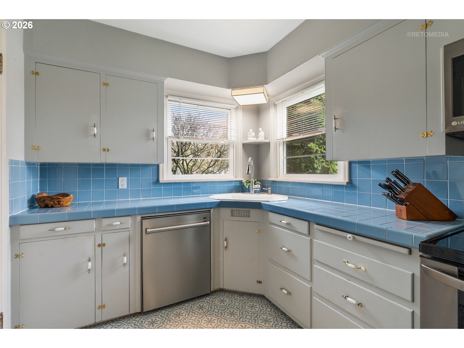 6733 South Virginia Avenue Portland, OR 97219 - Photo 9 of 28