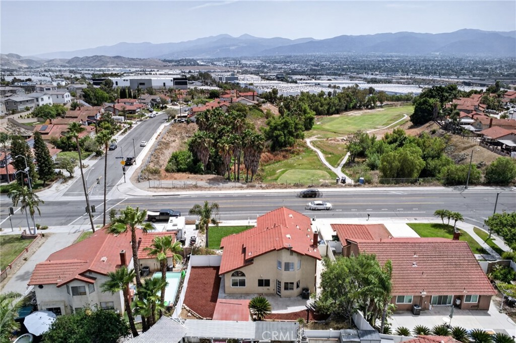 1503 Cresta Road Corona, CA 92879 - Photo 2 of 22 Gallery Image 2