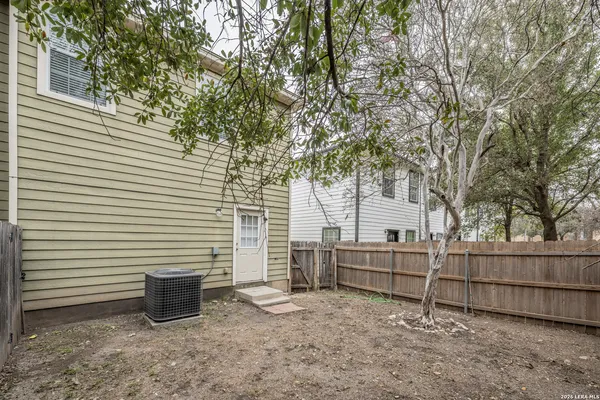 $1,249 | 7807 Kingsbury Way, Unit 4, San Antonio, TX 78240