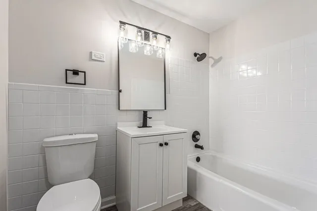 $159,900 | 1320 B Lore Lane, Unit 208, Lombard, IL 60148