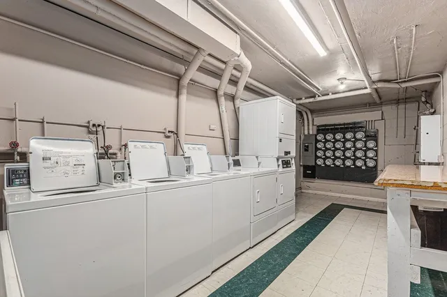 $159,900 | 1320 B Lore Lane, Unit 208, Lombard, IL 60148