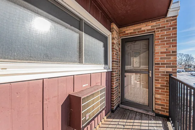 $159,900 | 1320 B Lore Lane, Unit 208, Lombard, IL 60148