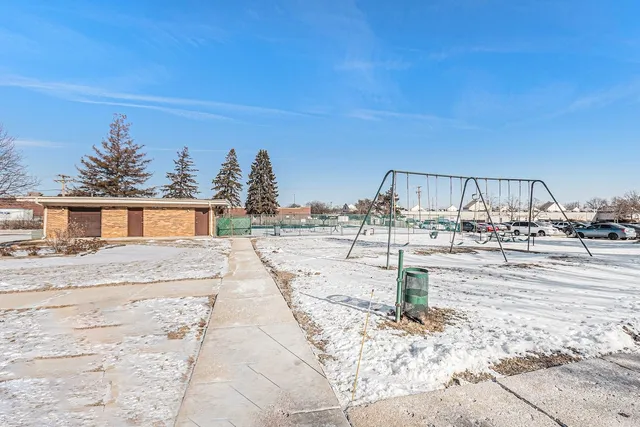 $159,900 | 1320 B Lore Lane, Unit 208, Lombard, IL 60148