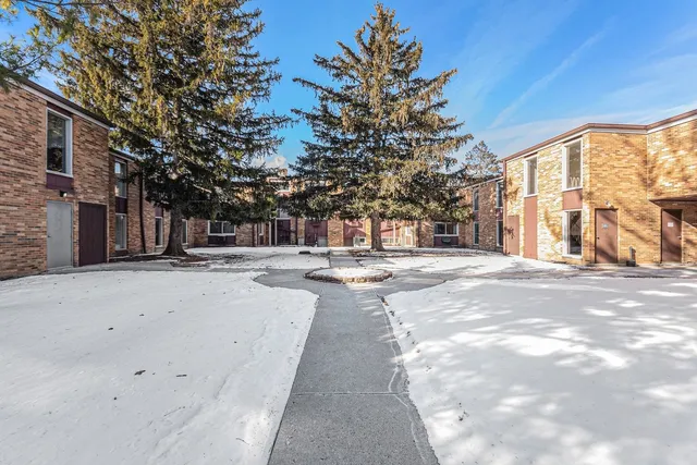 $159,900 | 1320 B Lore Lane, Unit 208, Lombard, IL 60148