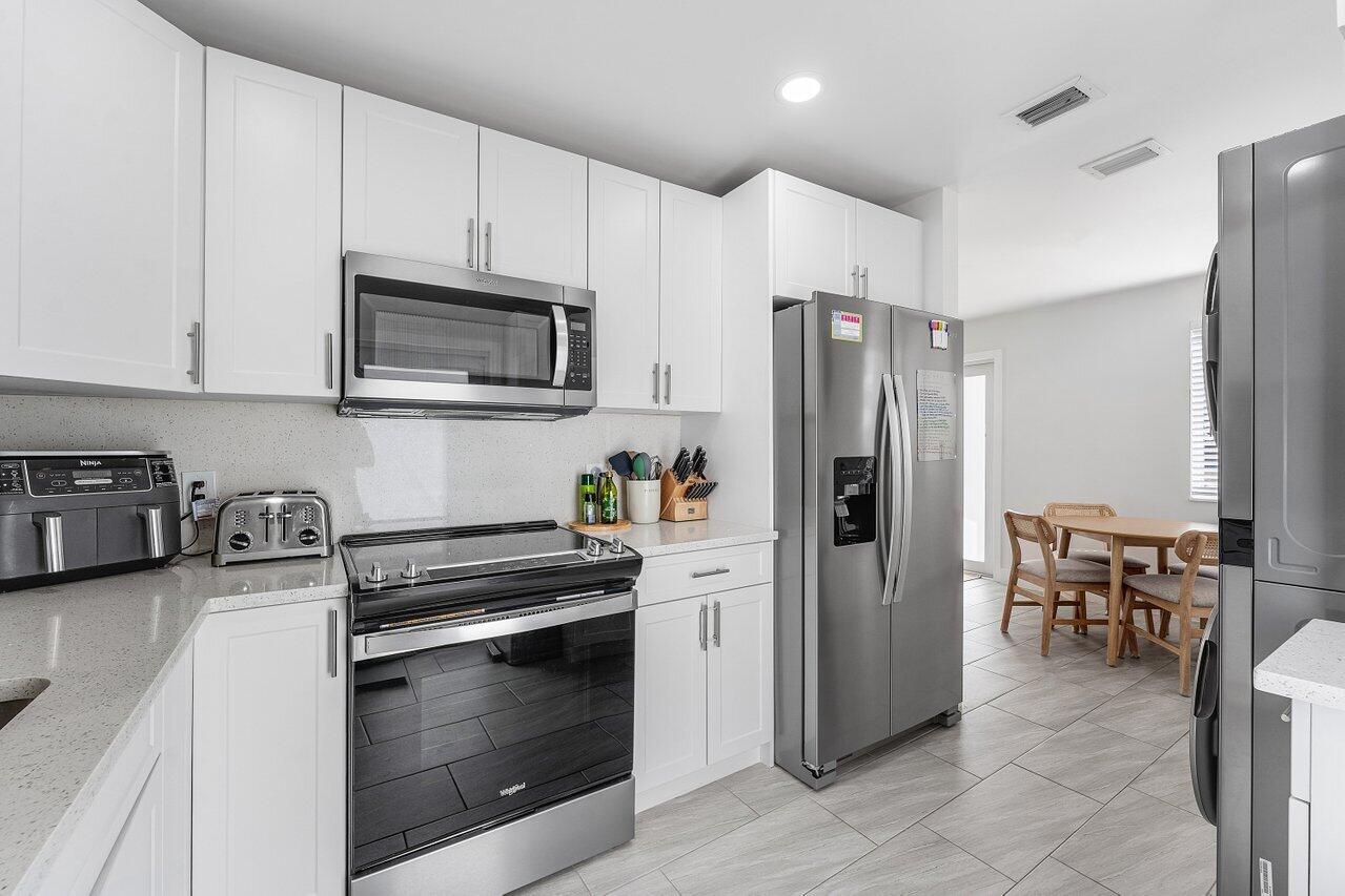 5923 Mango Road West Palm Beach, FL 33413 - Photo 12 of 34 012-5923MangoRoad-WestPalmBeach-FL-33413