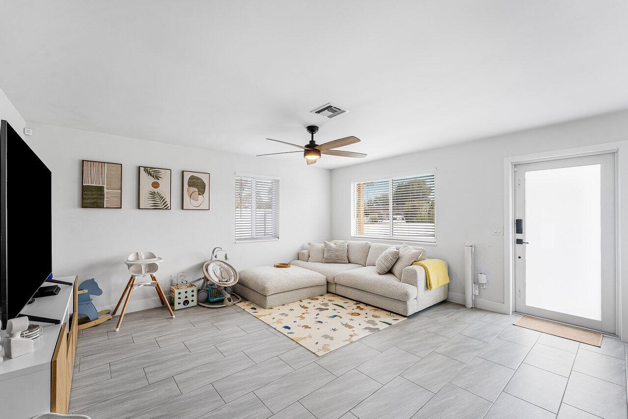 5923 Mango Road West Palm Beach, FL 33413 - Photo 14 of 34 014-5923MangoRoad-WestPalmBeach-FL-33413