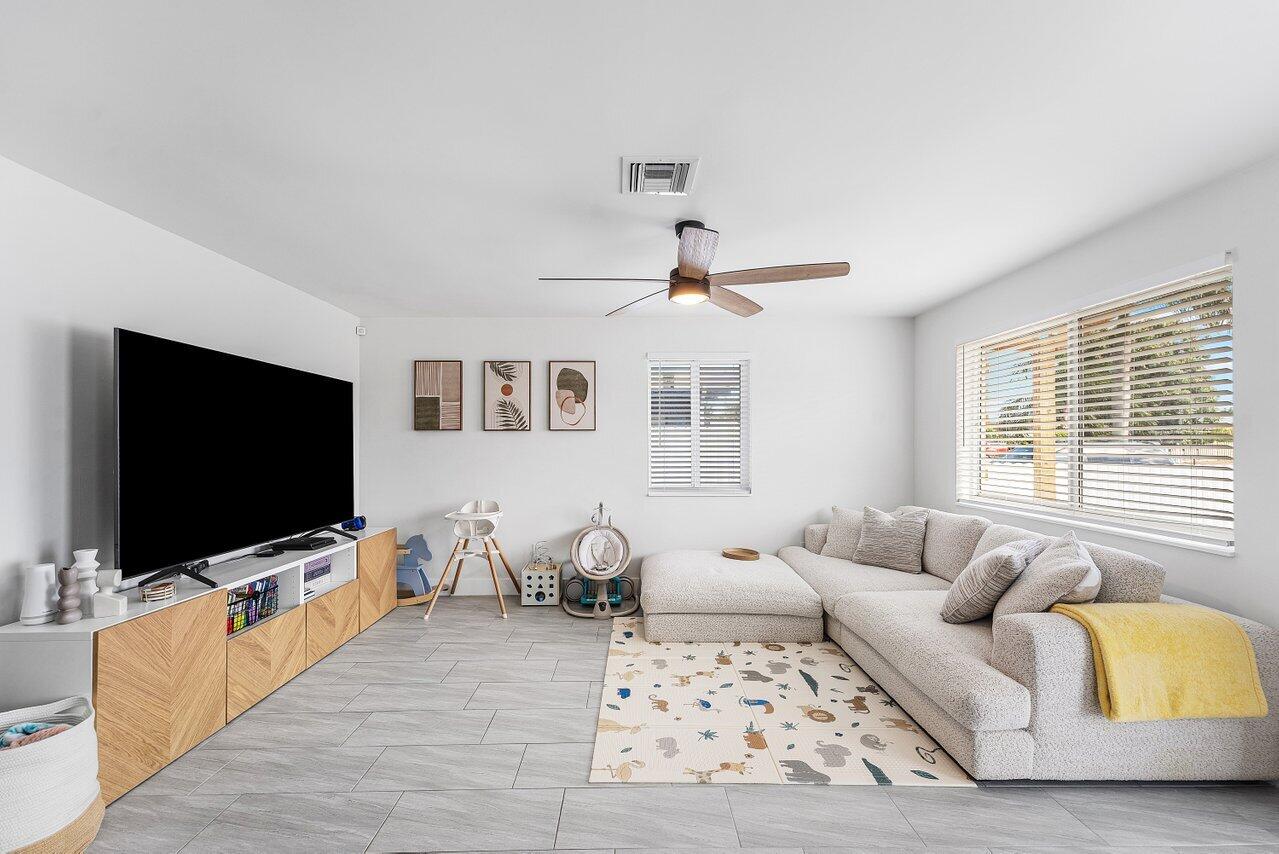 5923 Mango Road West Palm Beach, FL 33413 - Photo 16 of 34 016-5923MangoRoad-WestPalmBeach-FL-33413