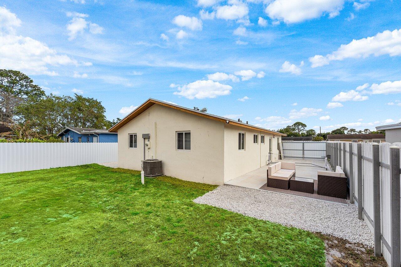 5923 Mango Road West Palm Beach, FL 33413 - Photo 24 of 34 024-5923MangoRoad-WestPalmBeach-FL-33413