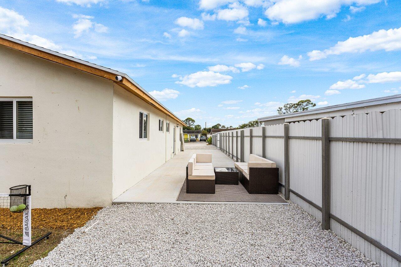 5923 Mango Road West Palm Beach, FL 33413 - Photo 28 of 34 028-5923MangoRoad-WestPalmBeach-FL-33413