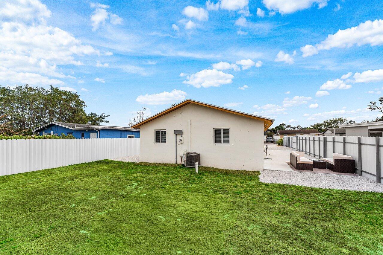 5923 Mango Road West Palm Beach, FL 33413 - Photo 33 of 34 033-5923MangoRoad-WestPalmBeach-FL-33413