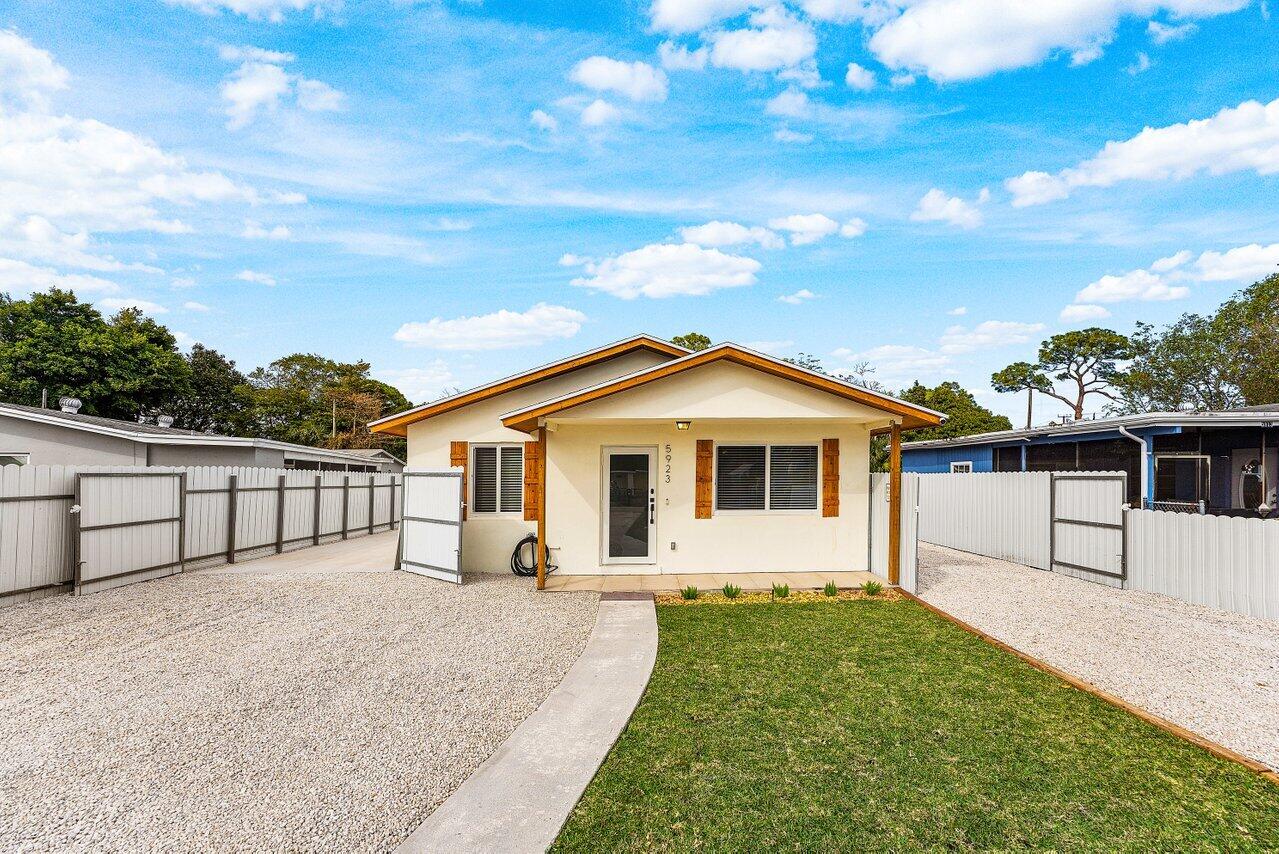 5923 Mango Road West Palm Beach, FL 33413 - Photo 4 of 34 003-5923MangoRoad-WestPalmBeach-FL-33413