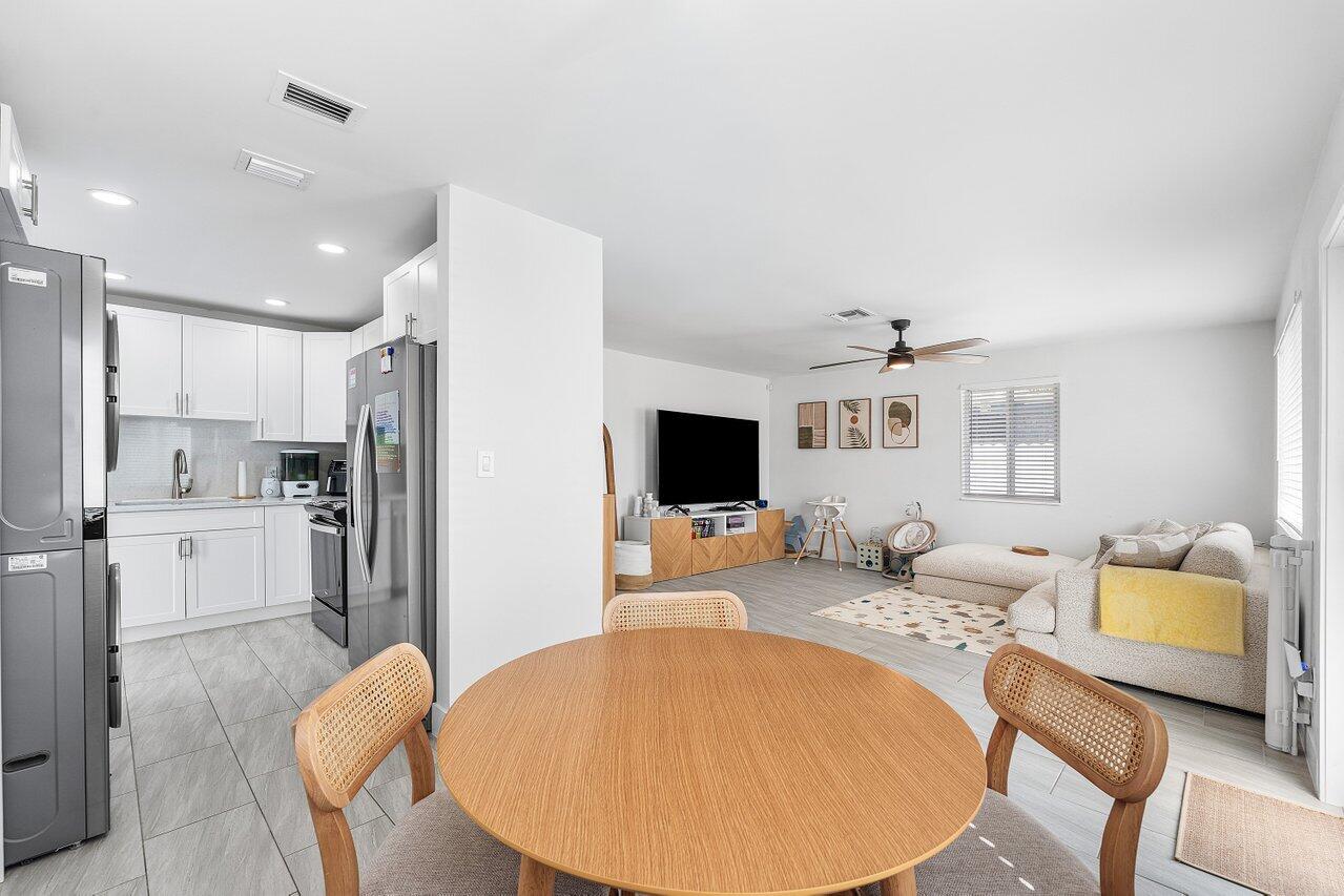 5923 Mango Road West Palm Beach, FL 33413 - Photo 10 of 34 010-5923MangoRoad-WestPalmBeach-FL-33413