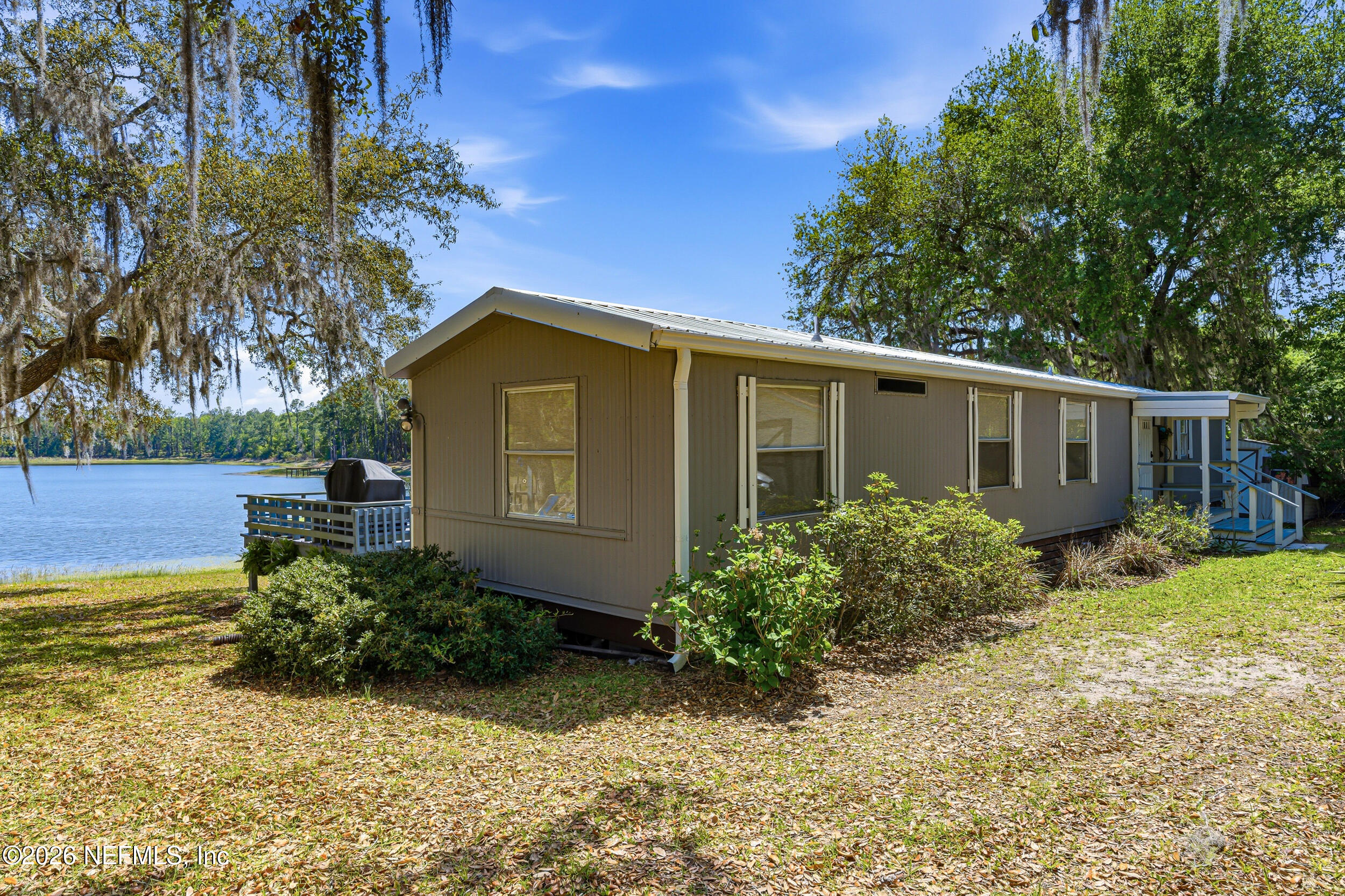 115 Lake Susan Road Hawthorne, FL 32640 - Photo 3 of 62 a front view of a house with garden