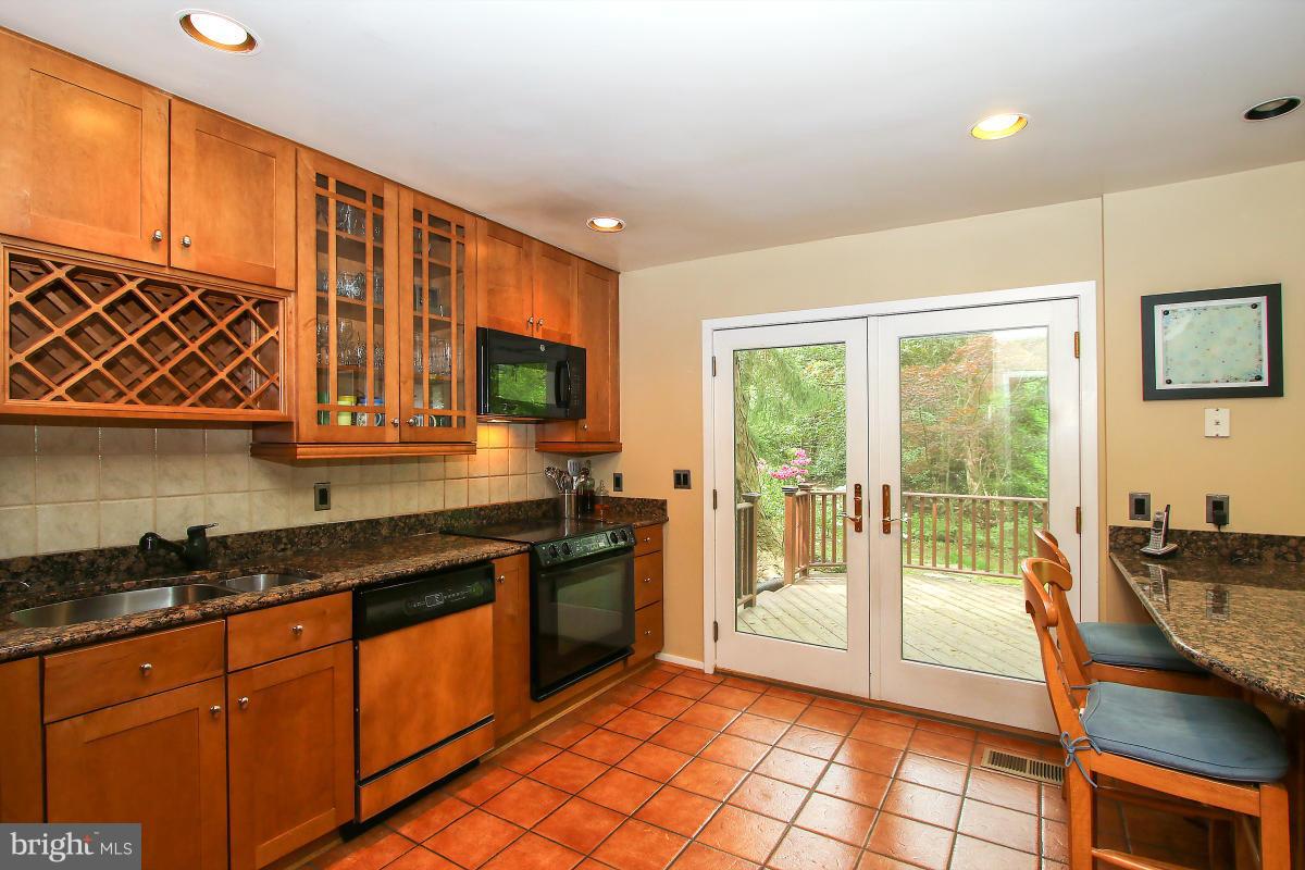 6801 Persimmon Tree Road Bethesda, MD 20817 - Photo 4 of 18 Kitchen