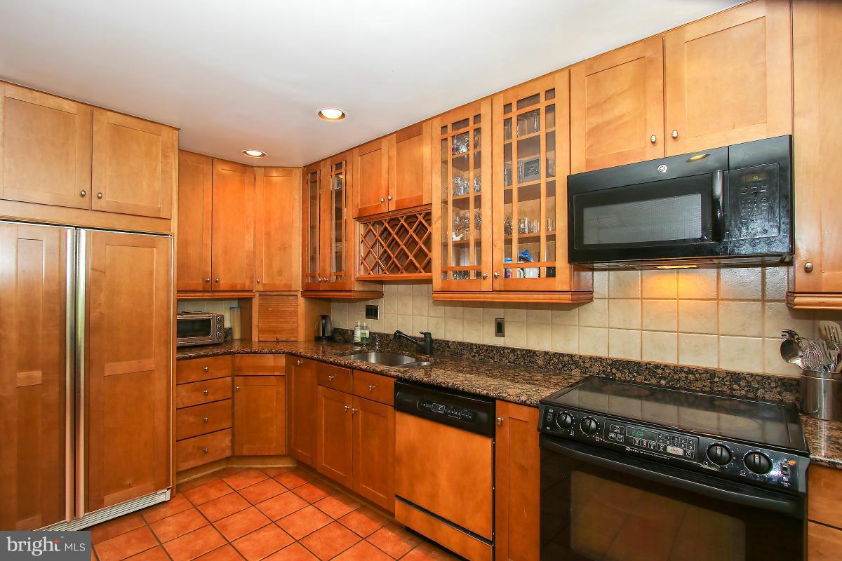 6801 Persimmon Tree Road Bethesda, MD 20817 - Photo 5 of 18 Kitchen