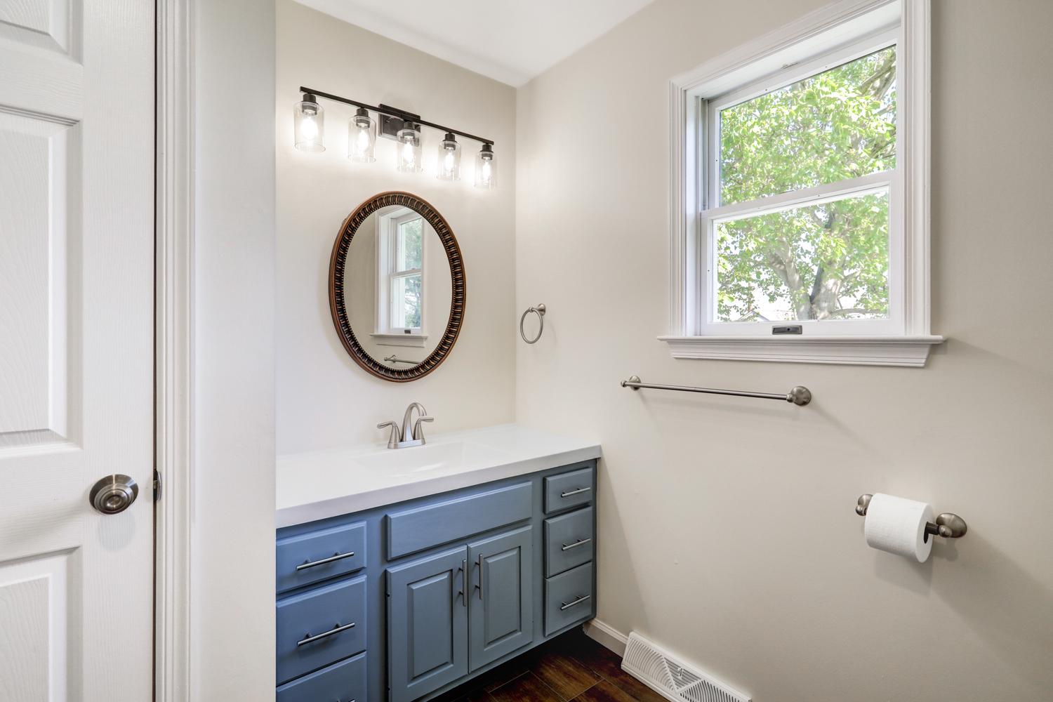 706 Rosemont Drive Lititz, PA 17543 - Photo 31 of 42 Upstairs full bath