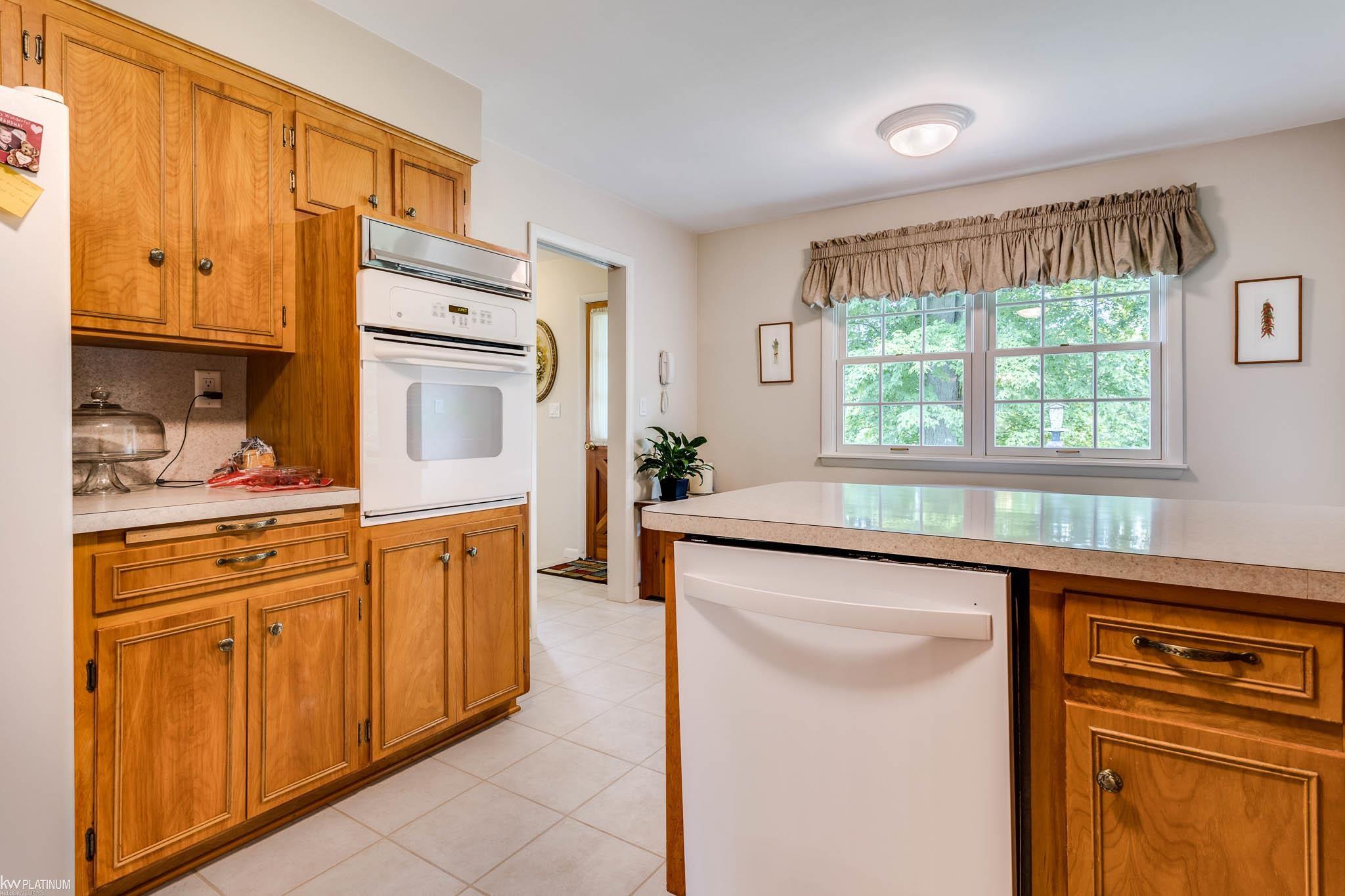 268 George V Croswell, MI 48422 - Photo 33 of 59 Gallery Image 33