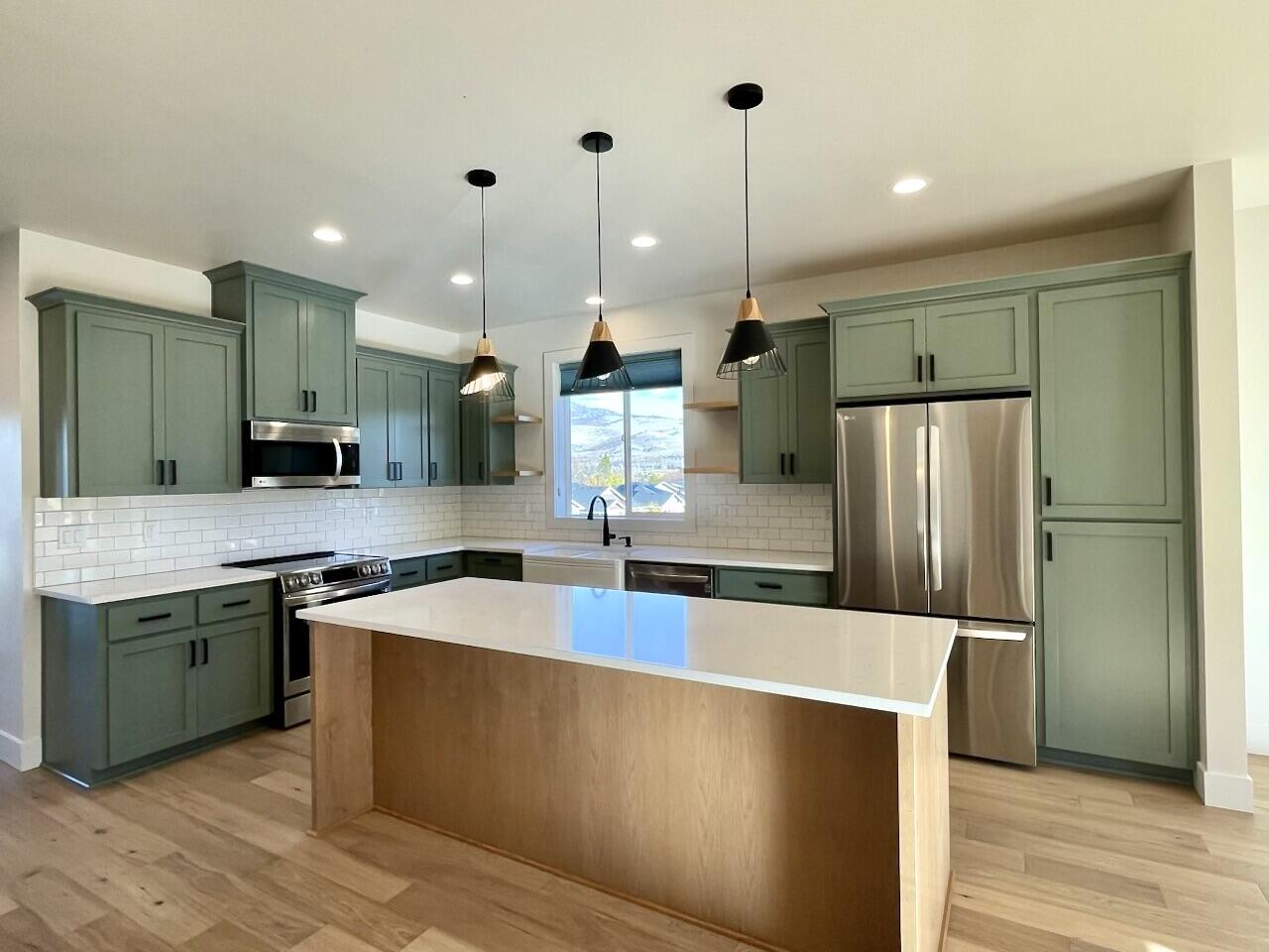 388 Randy Street Ashland, OR 97520 - Photo 3 of 30 Kitchen