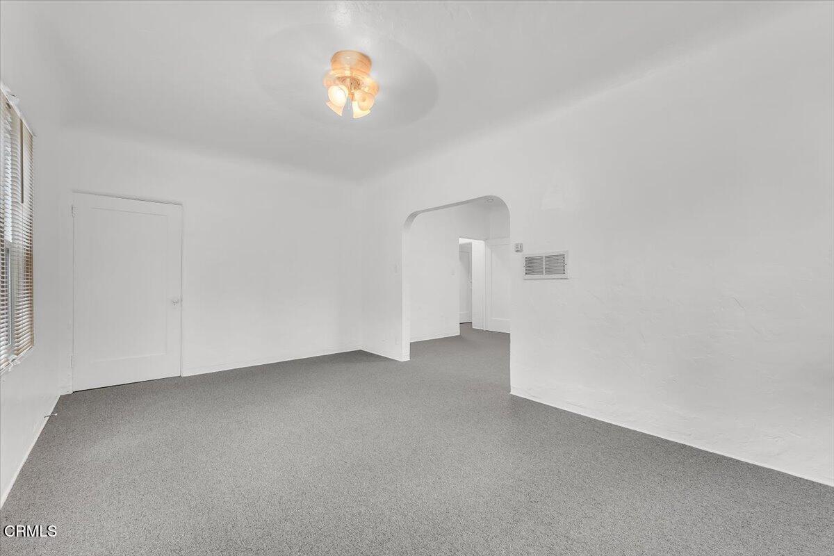 368 Monterey Road, Unit 370 5 South Pasadena, CA 91030 - Photo 15 of 32 Living Room