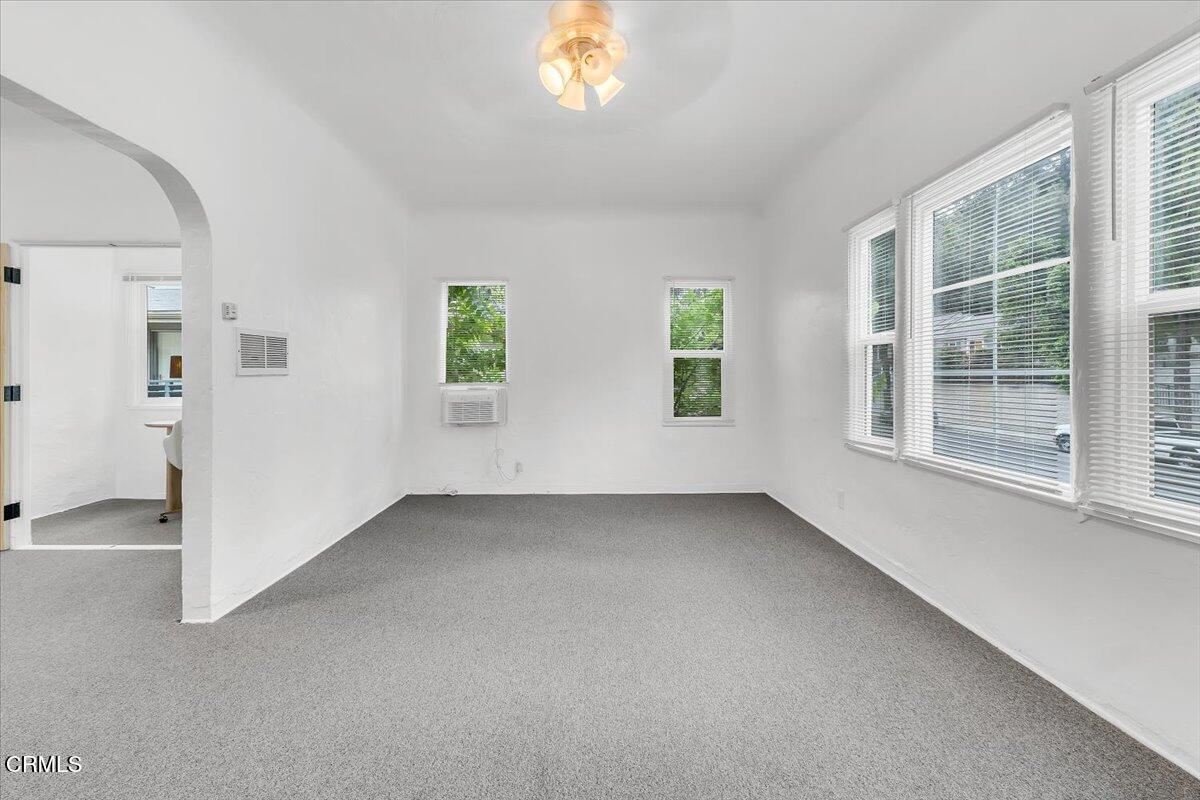 368 Monterey Road, Unit 370 5 South Pasadena, CA 91030 - Photo 9 of 32 Living Room