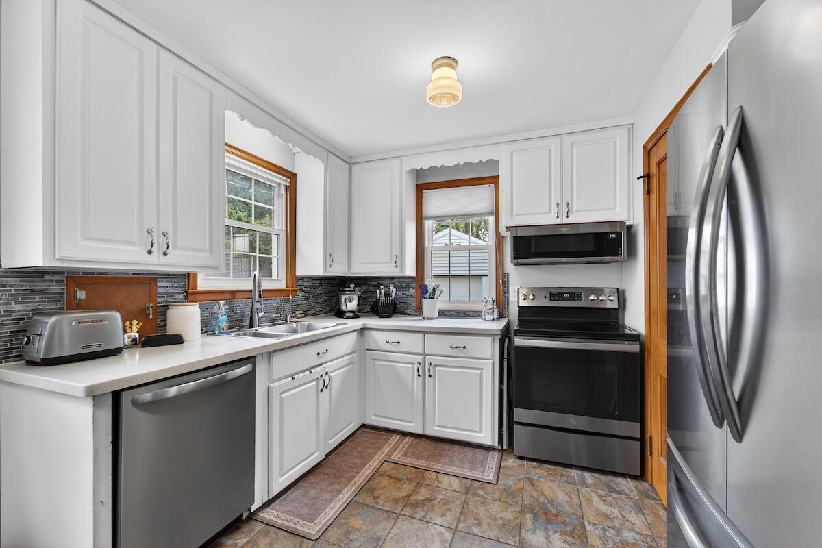 2814 Lasalle Street Racine, WI 53402 - Photo 5 of 19 Kitchen