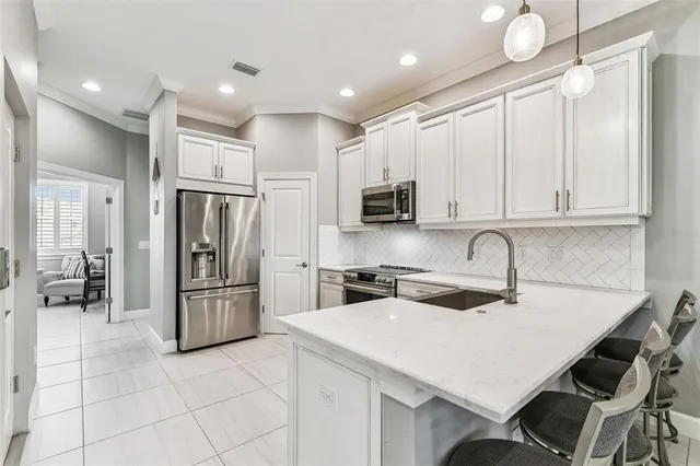 a view of entryway and bedroom