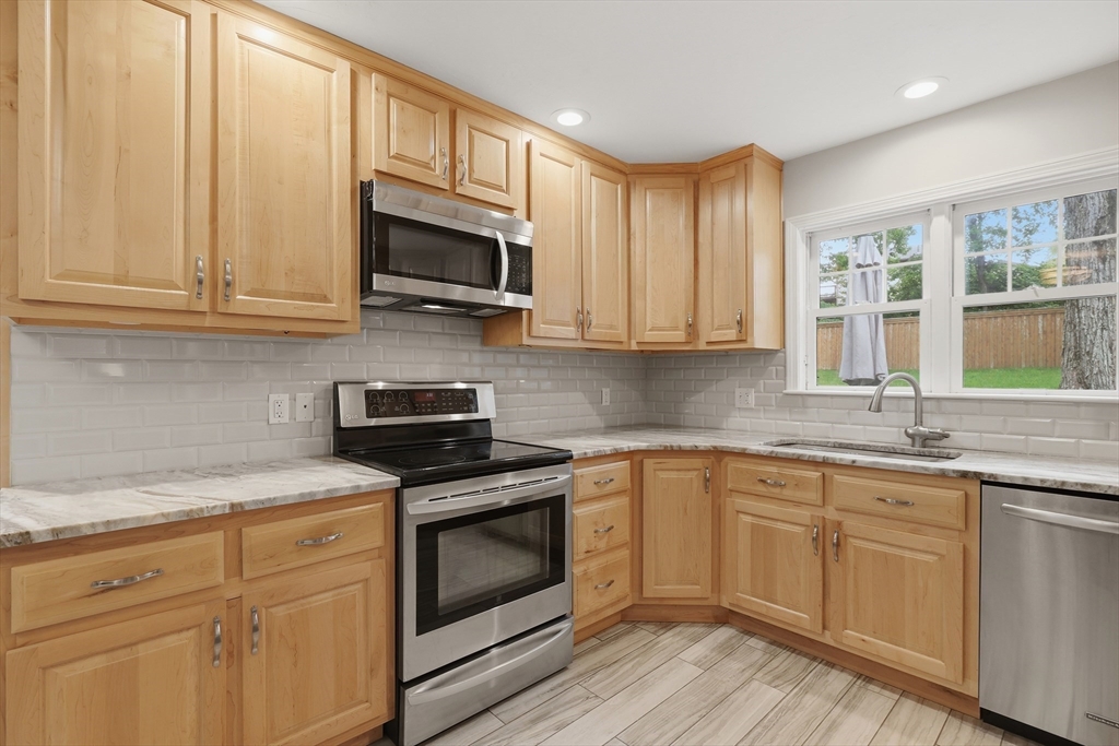 28 Modoc Street Worcester, MA 01604 - Photo 11 of 42