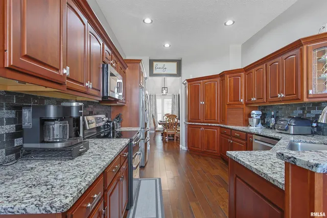 $617,500 | 9855 Highway 37, Goreville, IL 62939