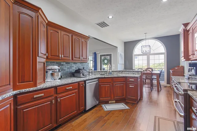 $617,500 | 9855 Highway 37, Goreville, IL 62939