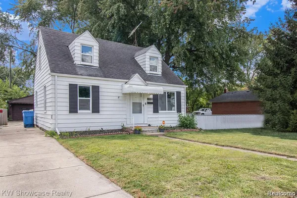 $1,400 | 25861 Powers Avenue, Dearborn Heights, MI 48125