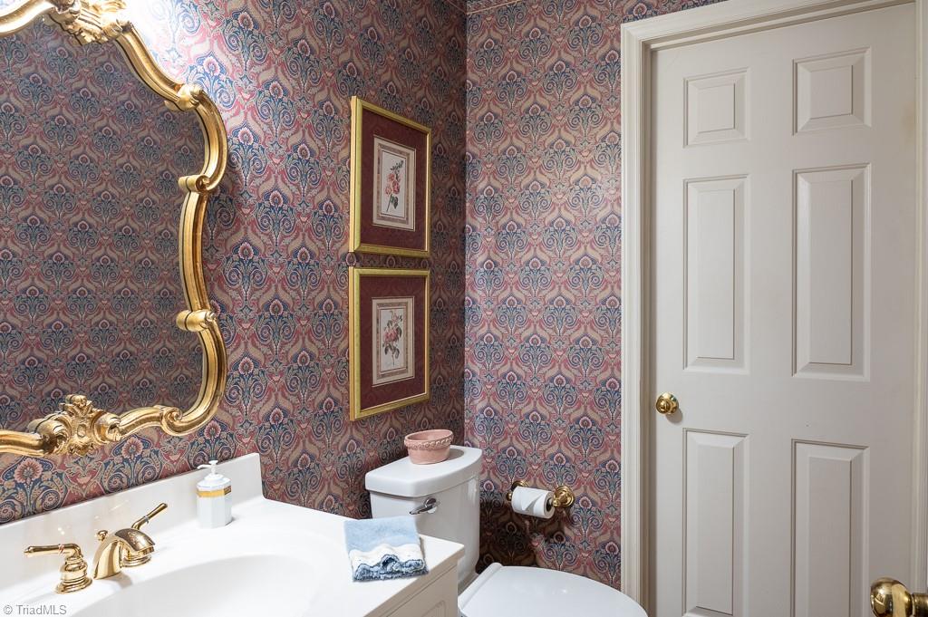 764 Reaford Road Winston-Salem, NC 27104 - Photo 10 of 22 Downstairs bath