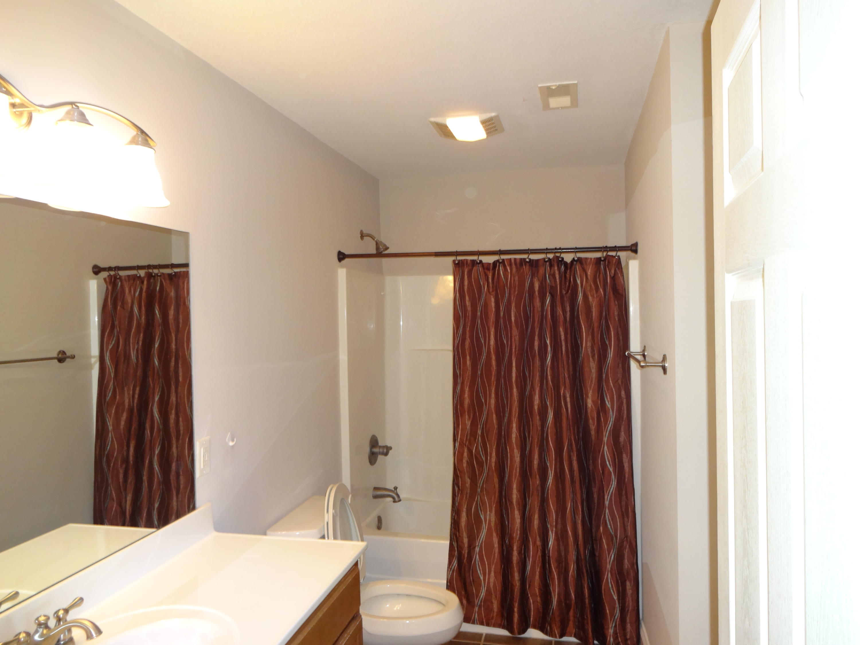 292 Angus Crossing Corryton, TN 37721 - Photo 5 of 25 Master bathroom