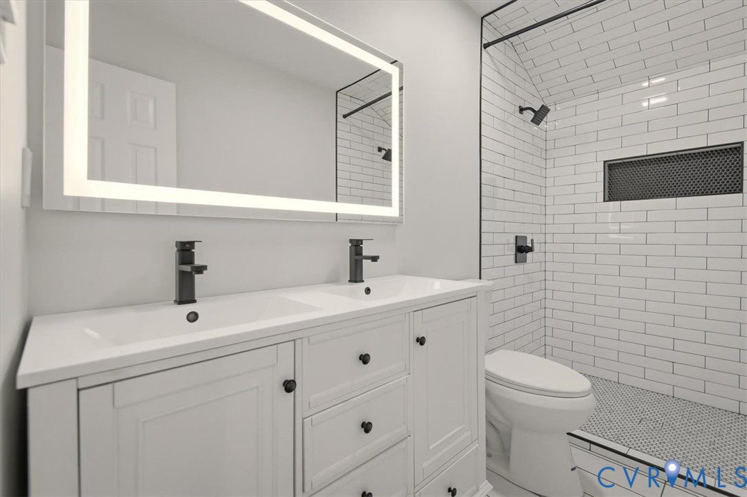 5600 Woods Walk Road Midlothian, VA 23112 - Photo 38 of 44 a bathroom with a toilet a sink a mirror and shower