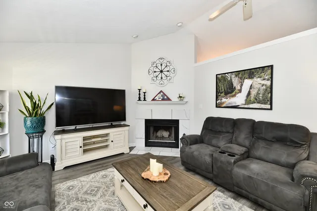 $349,900 | 1157 Runningbrook Court, Avon, IN 46123