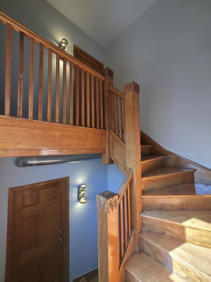 1748 North Keystone Avenue Chicago, IL 60639 - Photo 9 of 33 a view of entryway