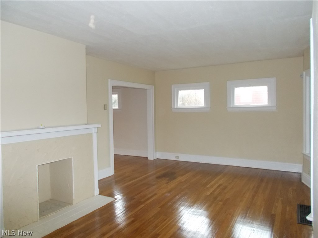 964 Elbon Road Cleveland, OH 44121 - Photo 9 of 24 Gallery Image 9