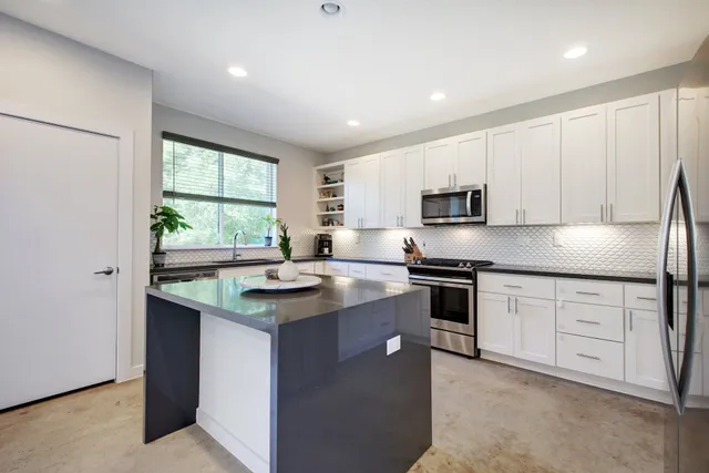 $3,800 | 4006 Airport Boulevard, Unit 18, Austin, TX 78722