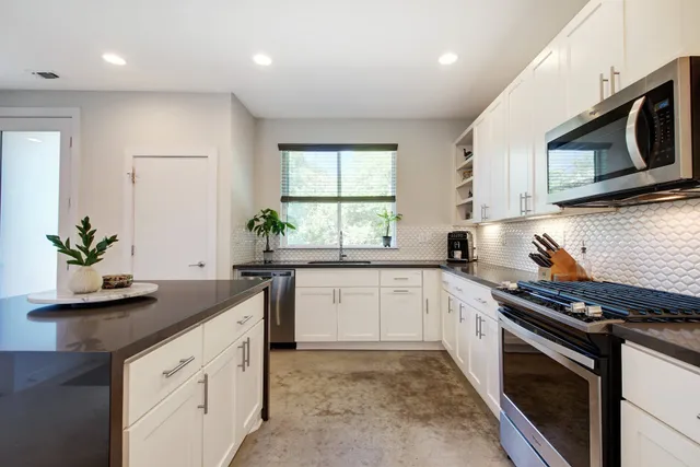 $3,800 | 4006 Airport Boulevard, Unit 18, Austin, TX 78722