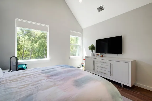 $3,800 | 4006 Airport Boulevard, Unit 18, Austin, TX 78722